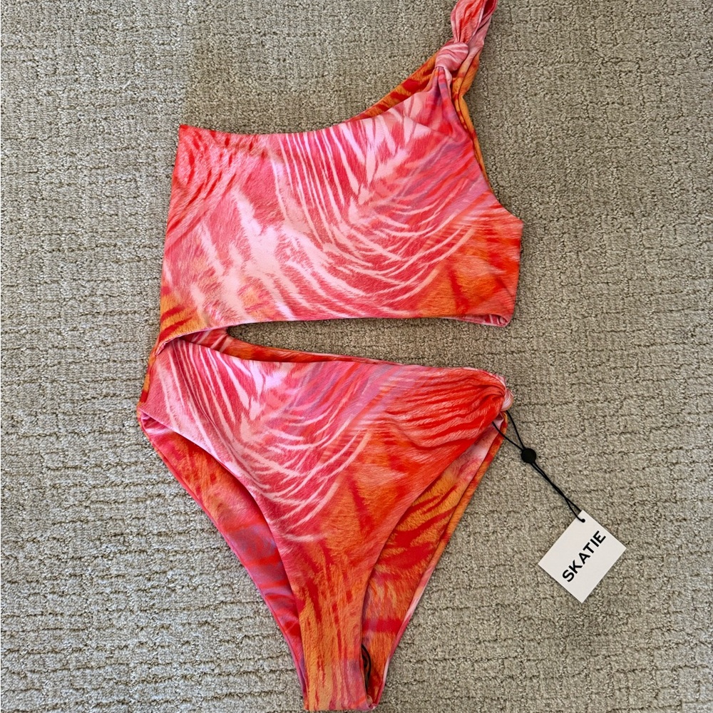 New Skatie Nicole One Piece Cut Out